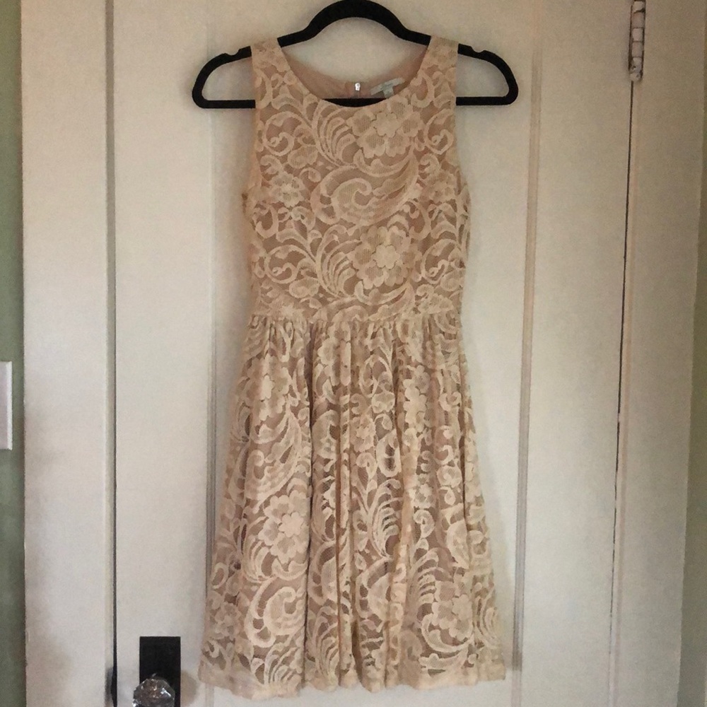 Nude lace sleeveless dress, size small